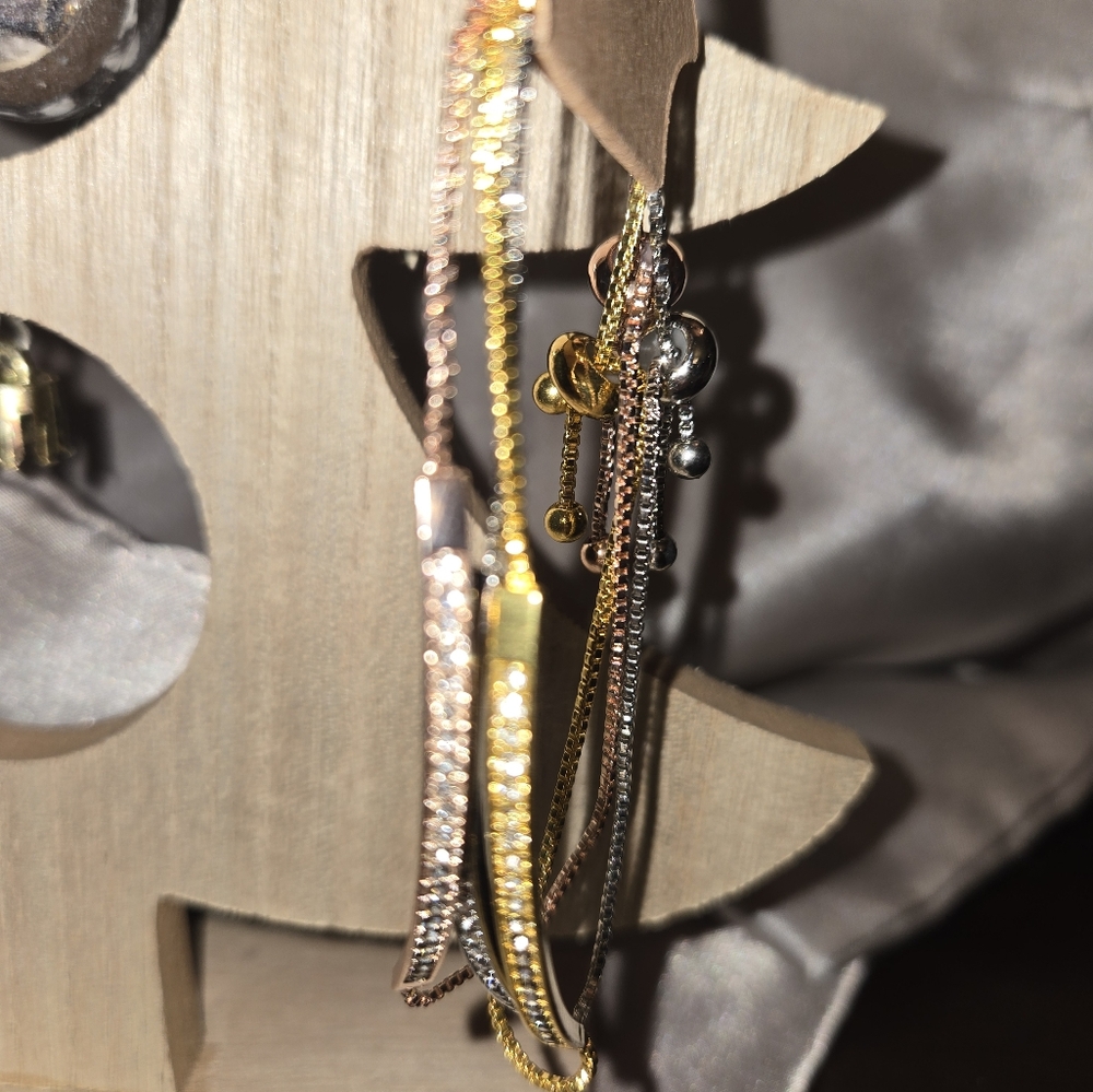 Bracelets - Picture 2 of 9